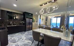 Eaton Park Riverside Luxury Vacation