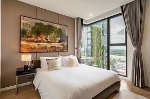 Eaton Park Riverside Luxury Vacation