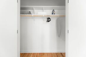 East Austin Condo - 2 Bedrooms & Parking