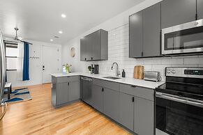 East Austin Condo - 2 Bedrooms & Parking