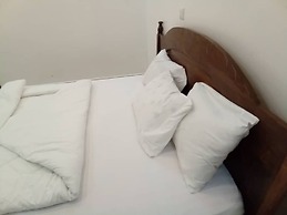 Queen Greenstars Apartment