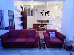 Queen Greenstars Apartment