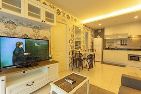 Everything U Need Walking Distance c108