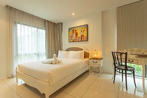 Everything U Need Walking Distance c108