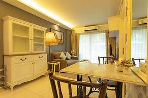 Everything U Need Walking Distance c108