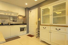 Everything U Need Walking Distance c108