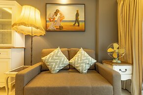 Everything U Need Walking Distance c108