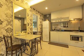 Everything U Need Walking Distance c108