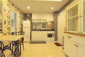 Everything U Need Walking Distance c108