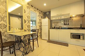 Everything U Need Walking Distance c108