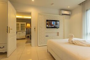 Everything U Need Walking Distance c108