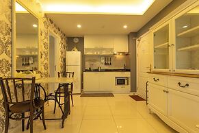 Everything U Need Walking Distance c108