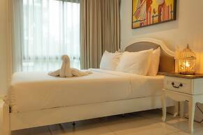 Everything U Need Walking Distance c108