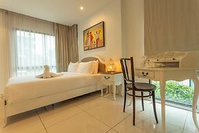 Everything U Need Walking Distance c108