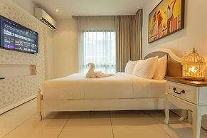 Everything U Need Walking Distance c108