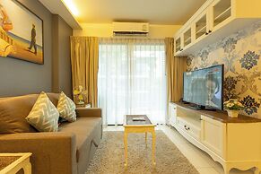 Everything U Need Walking Distance c108