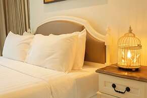 Everything U Need Walking Distance c108