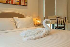 Everything U Need Walking Distance c108