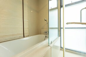 Everything U Need Walking Distance c108