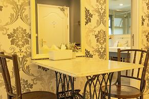 Everything U Need Walking Distance c108