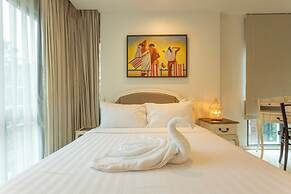 Everything U Need Walking Distance c108