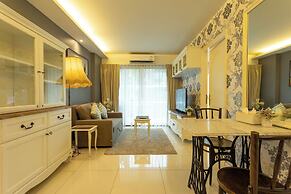 Everything U Need Walking Distance c108