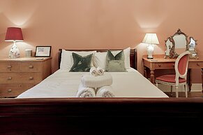 Artisan Hall Stunning Grandeur Cotswolds