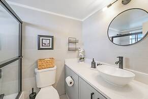 Stunning Studio Bay Views & Parking