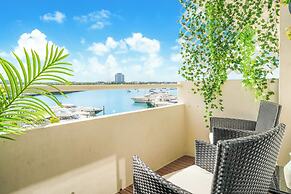 Stunning Studio Bay Views & Parking