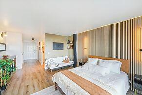 Stunning Studio Bay Views & Parking