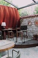 Pietra Social House