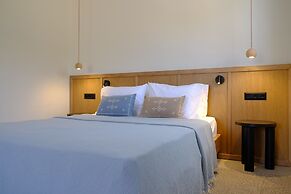 Evia Bay Suites & Retreats