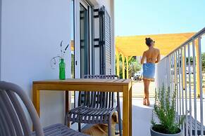 Evia Bay Suites & Retreats