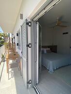 Evia Bay Suites & Retreats