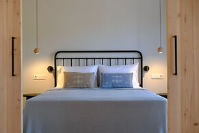 Evia Bay Suites & Retreats