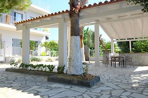 Evia Bay Suites & Retreats