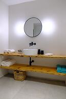 Evia Bay Suites & Retreats