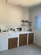 Evia Bay Suites & Retreats