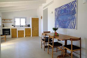 Evia Bay Suites & Retreats