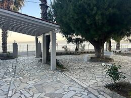 Evia Bay Suites & Retreats