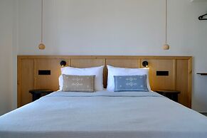 Evia Bay Suites & Retreats