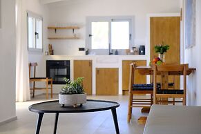 Evia Bay Suites & Retreats