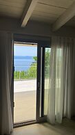 Evia Bay Suites & Retreats