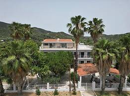 Evia Bay Suites & Retreats