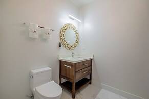 Royal Kahal Beach Resort