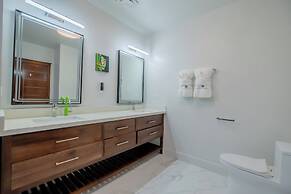 Royal Kahal Beach Resort