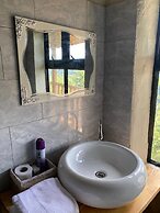 Bwindi Neckview Lodge