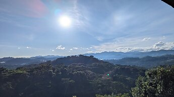 Bwindi Neckview Lodge