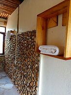 Bwindi Neckview Lodge