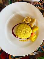 Bwindi Neckview Lodge